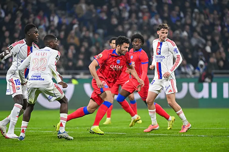 ليون وباريس